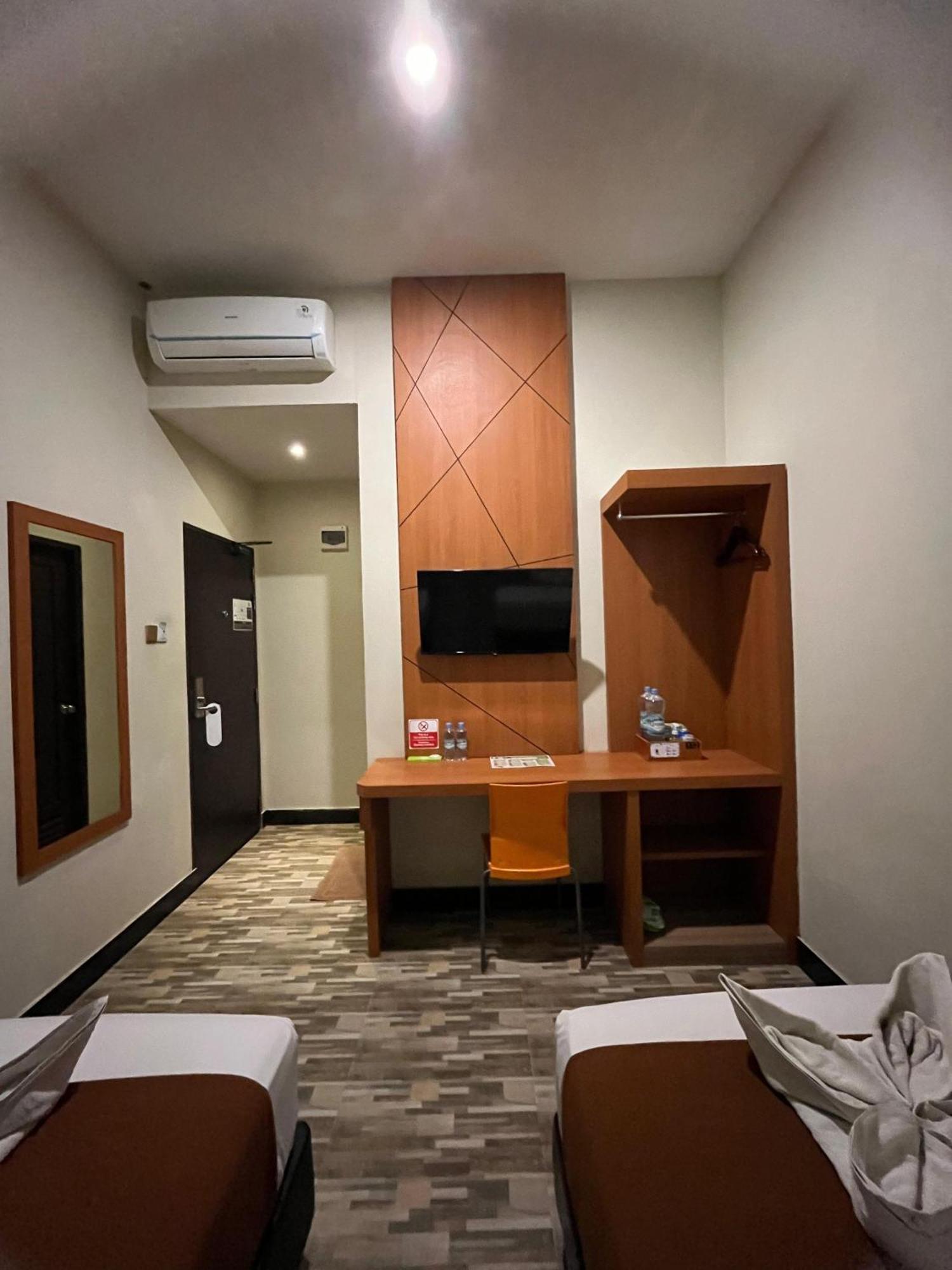 Bless Hotels Sintang Kültér fotó